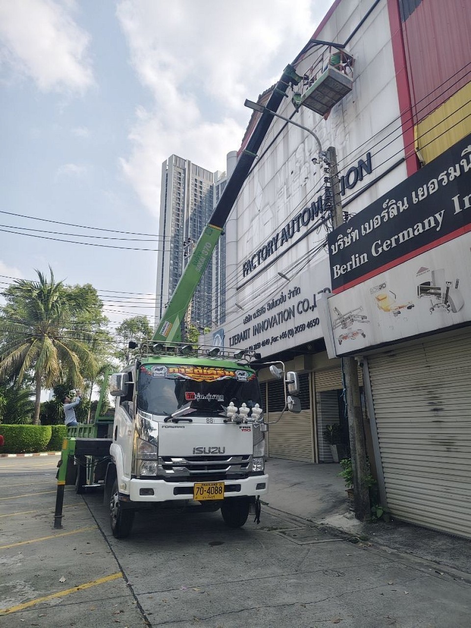 รถเฮี๊ยบติดแต่เช้า